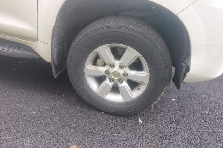 Used Toyota Prado  Right Front Wheel Hub