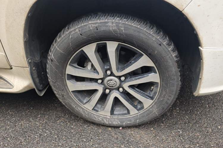 Used Toyota Prado  Right Front Wheel Hub