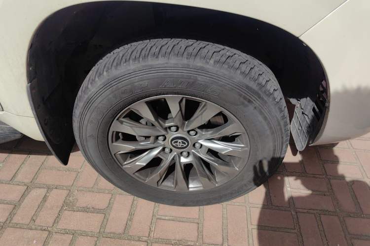 Used Toyota Prado  Right Front Wheel Hub