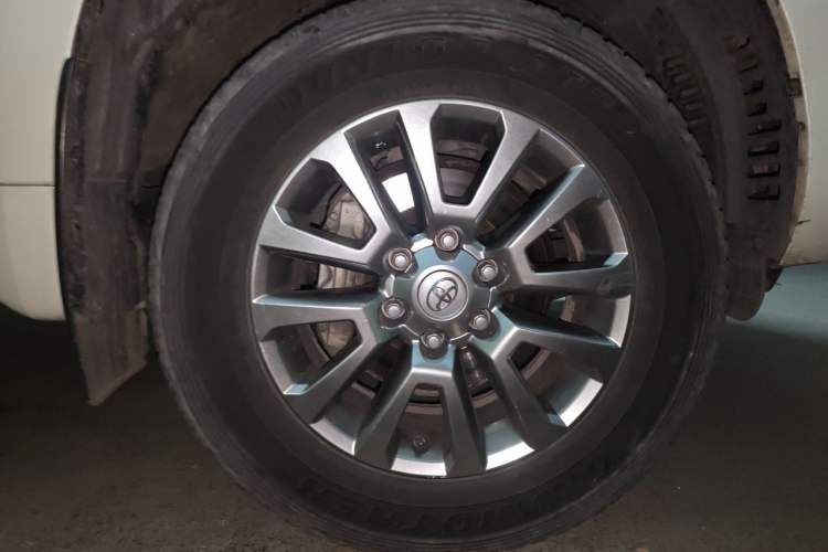Used Toyota Prado 2019 4.0L GX-R Dubai Edition – Middle East Right Front Wheel Hub