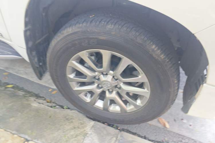 Used Toyota Prado 2019 3.5L Automatic TX-L Deluxe Edition with Rear-Mounted Spare Tire Right Front Wheel Hub