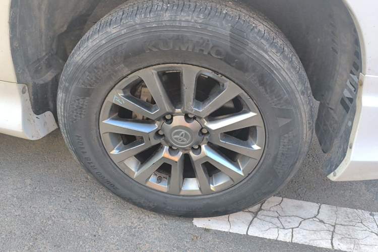 Used Toyota Prado  Right Front Wheel Hub