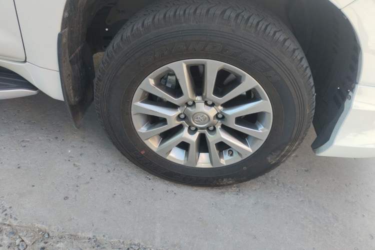 Used Toyota Prado 2019 3.5L Automatic TX-L Deluxe Edition with Rear-Mounted Spare Tire Right Front Wheel Hub