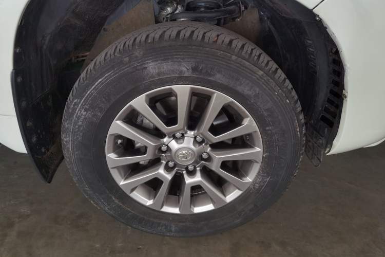 Used Toyota Prado 2019 3.5L Automatic TX-L Deluxe Edition with Rear-Mounted Spare Tire Right Front Wheel Hub