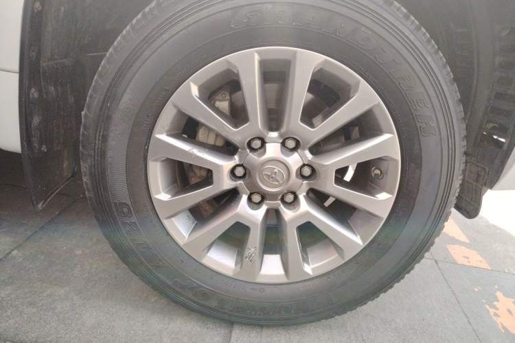 Used Toyota Prado 2019 3.5L Automatic TX-L Deluxe Edition with Rear-Mounted Spare Tire Right Front Wheel Hub