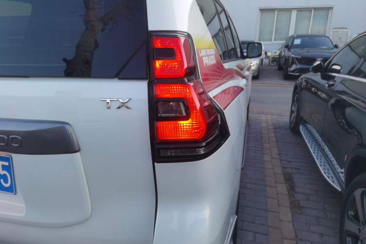 Used Toyota Prado 2019 3.5L Automatic TX-L Deluxe Edition Right Rear Taillight