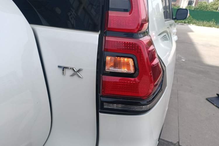 Used Toyota Prado 2019 3.5L Automatic TX-L Deluxe Edition with Rear-Mounted Spare Tire Right Rear Taillight