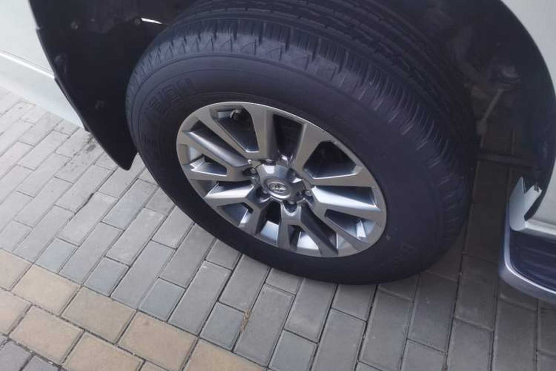 Used Toyota Prado 2019 3.5L Automatic TX-L Deluxe Edition Right Rear Wheel Hub