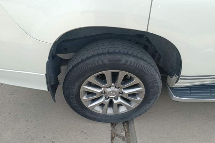 Used Toyota Prado 2019 3.5L Automatic TX-L Deluxe Edition with Rear-Mounted Spare Tire Right Rear Wheel Hub