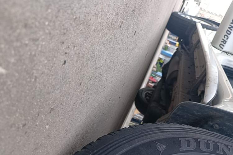 Used Toyota Prado 2019 3.5L Automatic TX-L Deluxe Edition with Rear-Mounted Spare Tire Right Side Sill