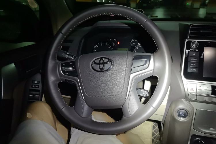 Used Toyota Prado 2019 4.0L TX-L Dual Fuel Sunroof 17-Inch Wheels Middle East Version Steering Wheel