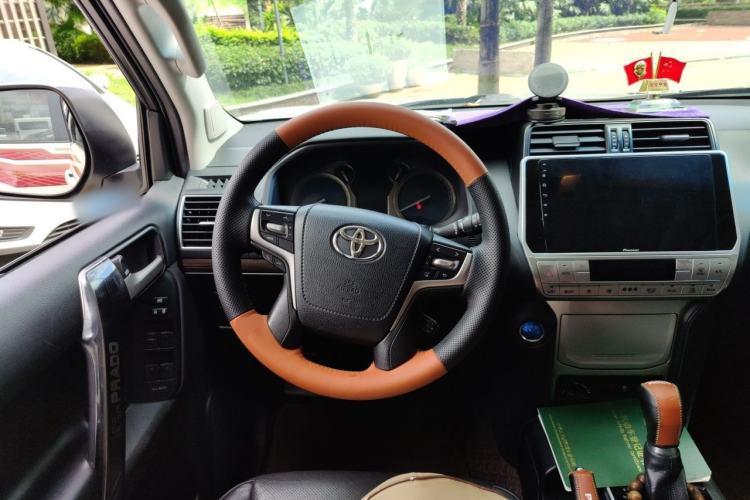 Used Toyota Prado 2019 3.5L Automatic TX-L Deluxe Edition with Rear-Mounted Spare Tire Steering Wheel
