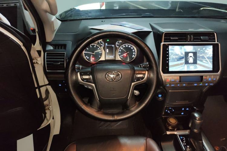 Used Toyota Prado 2019 3.5L Automatic TX-L Deluxe Edition with Rear-Mounted Spare Tire Steering Wheel