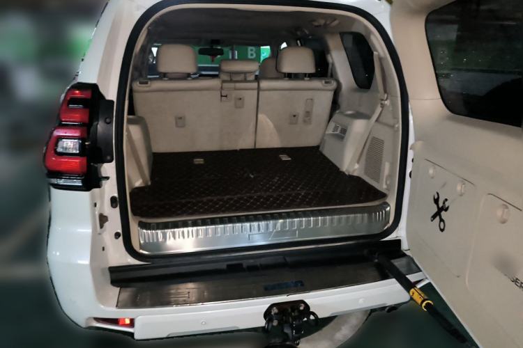 Used Toyota Prado 2019 2.7L TX-L U.S. Specification Trunk