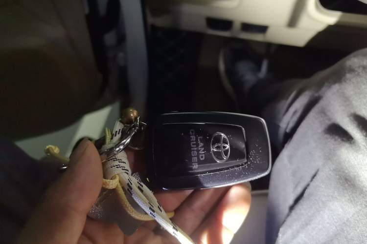 Used Toyota Prado 2019 4.0L TX-L Dual Fuel Sunroof 17-Inch Wheels Middle East Version Vehicle Key