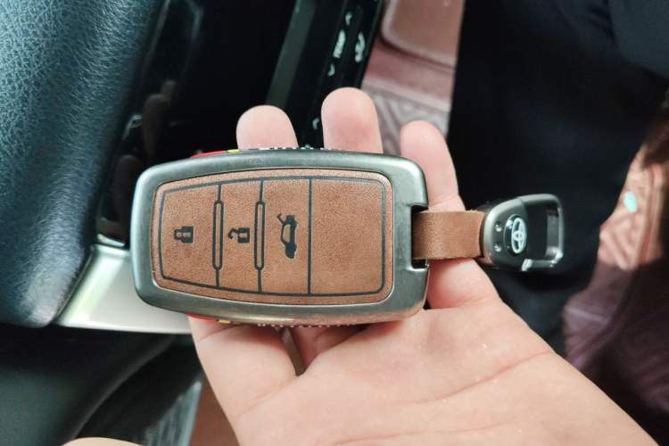 Used Toyota Prado 2019 3.5L Automatic TX-L Deluxe Edition Vehicle Key