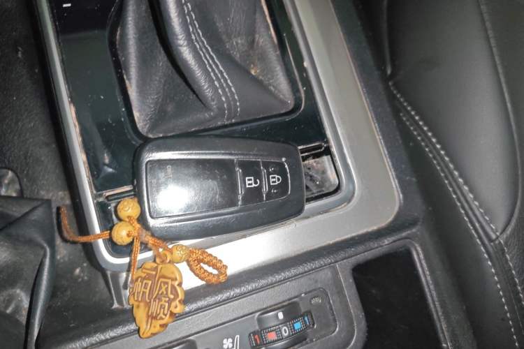 Used Toyota Prado 2019 3.5L Automatic TX-L Deluxe Edition with Rear-Mounted Spare Tire Vehicle Key