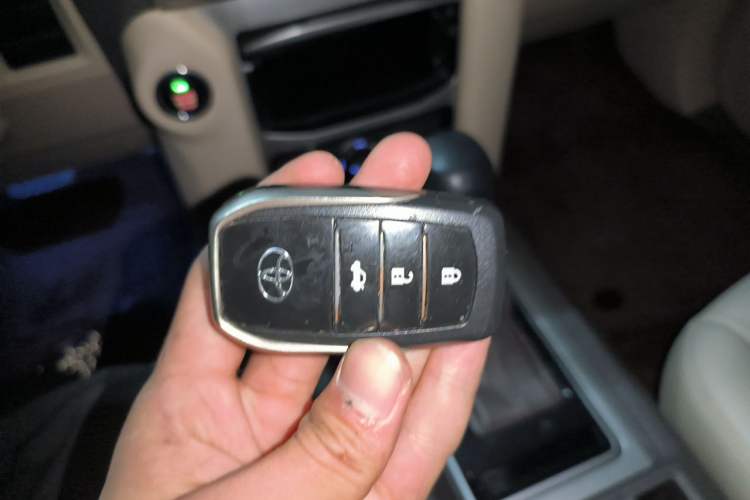 Used Toyota Prado 2019 2.7L TX-L U.S. Specification Vehicle Key