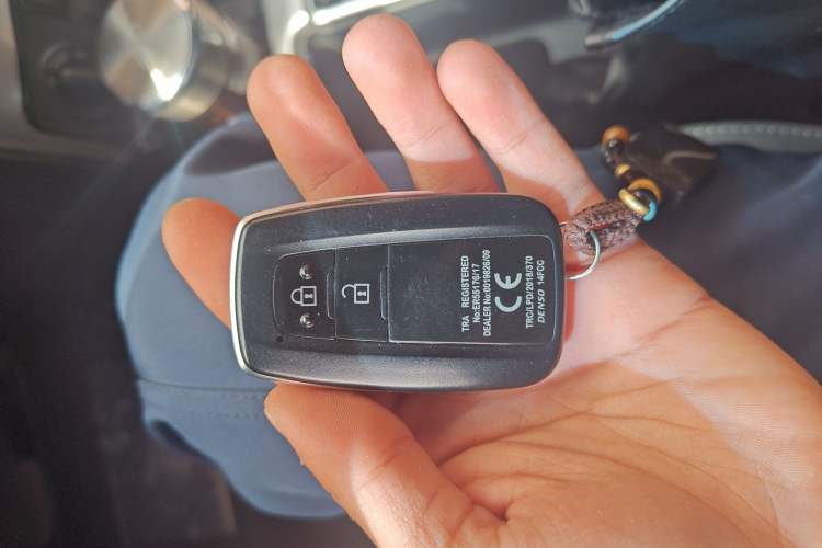 Used Toyota Prado 2019 4.0L TX-L Middle East Vehicle Key
