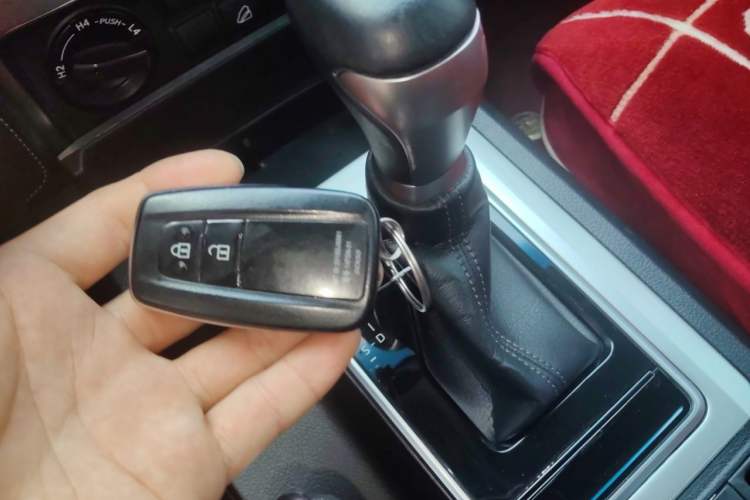 Used Toyota Prado 2019 3.5L Automatic TX-L Deluxe Edition with Rear-Mounted Spare Tire Vehicle Key