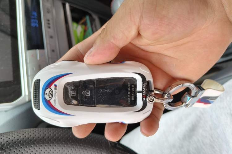 Used Toyota Prado 2019 3.5L Automatic TX-L Deluxe Edition with Rear-Mounted Spare Tire Vehicle Key