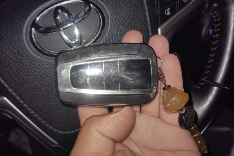 Used Toyota Prado 2019 3.5L Automatic TX-L Deluxe Edition with Rear-Mounted Spare Tire Vehicle Key