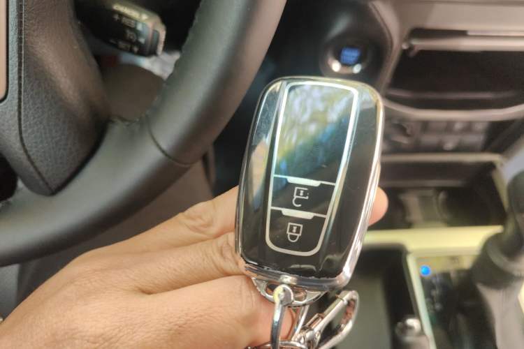 Used Toyota Prado 2019 3.5L Automatic TX-L Deluxe Edition with Rear-Mounted Spare Tire Vehicle Key