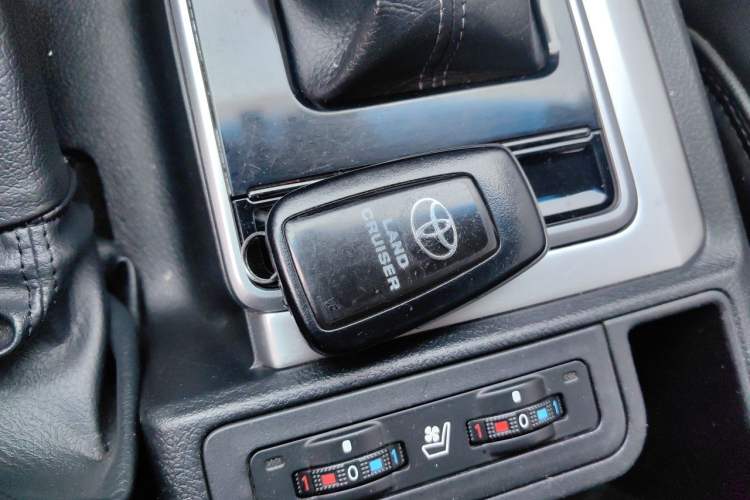 Used Toyota Prado 2019 3.5L Automatic TX-L Deluxe Edition with Rear-Mounted Spare Tire Vehicle Key