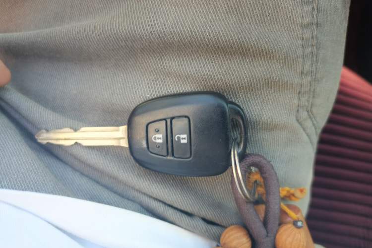 Used Toyota Prado 2019 2.7L VX External Mount – Middle East Vehicle Key