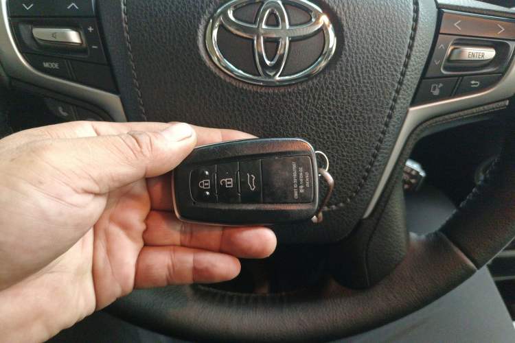 Used Toyota Prado 2019 3.5L Automatic TX-L Deluxe Edition Vehicle Key