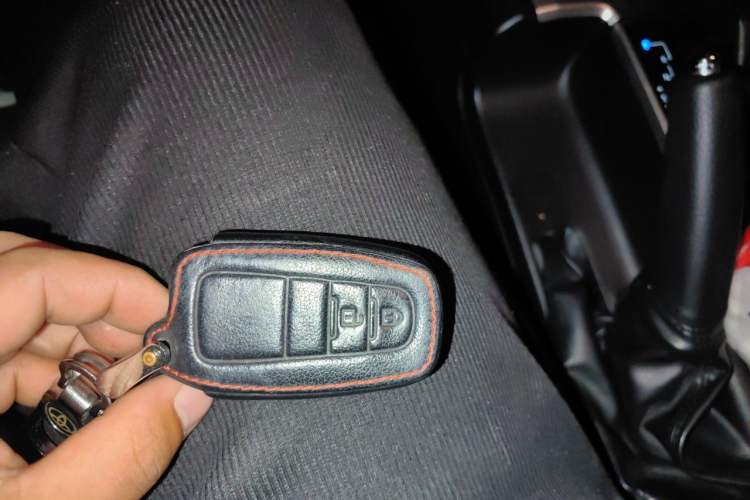 Used Toyota Prado 2019 3.5L Automatic TX-L Deluxe Edition with Rear-Mounted Spare Tire Vehicle Key