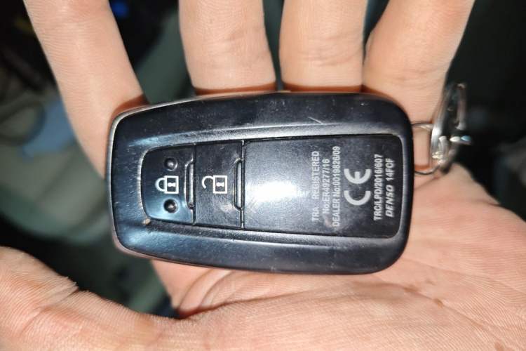 Used Toyota Prado 2019 4.0L GX-R Dubai Edition – Middle East Vehicle Key