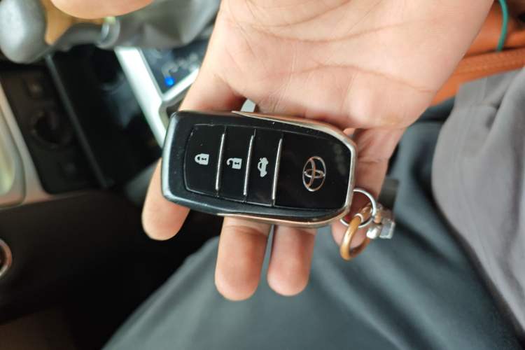 Used Toyota Prado 2019 2.7L TX-L Nine Air Systems External Mounting Sunroof – Middle East Vehicle Key