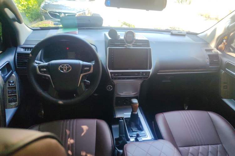 Used Toyota Prado  Center Console