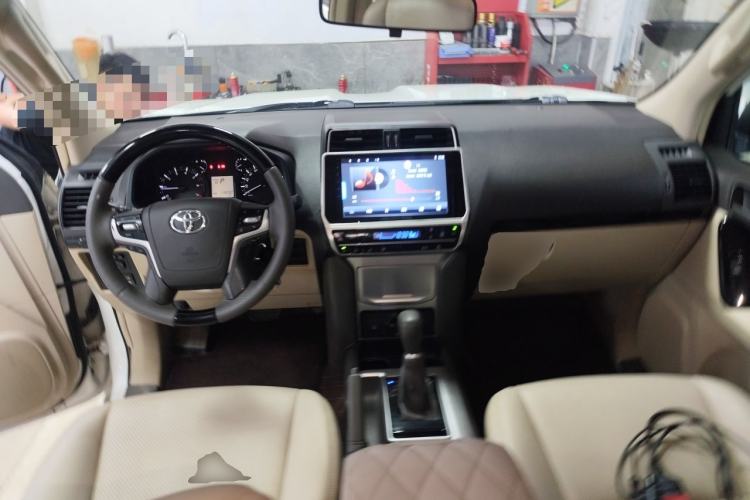Used Toyota Prado  Center Console