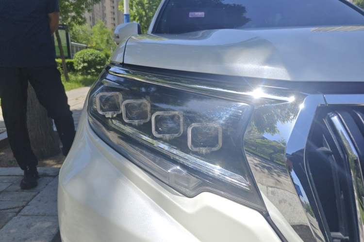 Used Toyota Prado  Right Front Headlight
