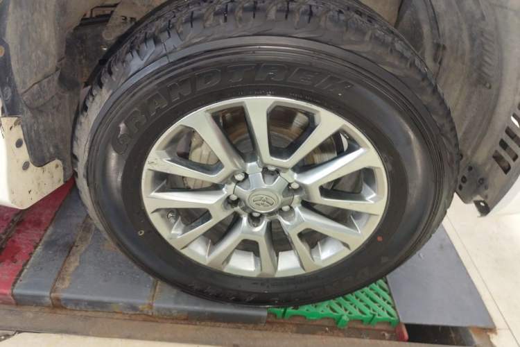 Used Toyota Prado  Right Front Wheel Hub