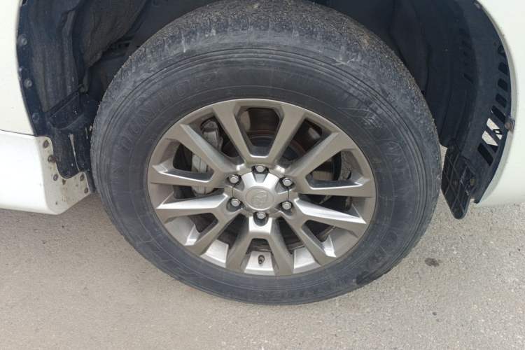 Used Toyota Prado  Right Front Wheel Hub