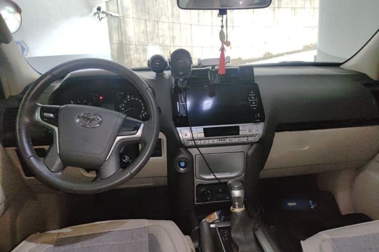 Used Toyota Prado  Center Console