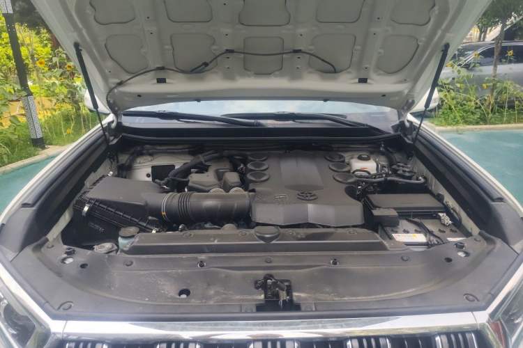 Used Toyota Prado 2022 4.0L TXL Dual Fuel External Tank No Sunroof – Middle East Engine Bay