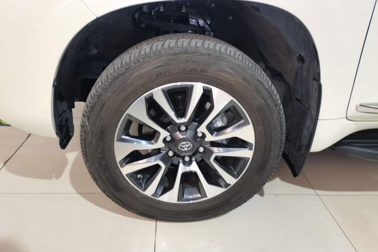 Used Toyota Prado  Left Front Wheel Hub