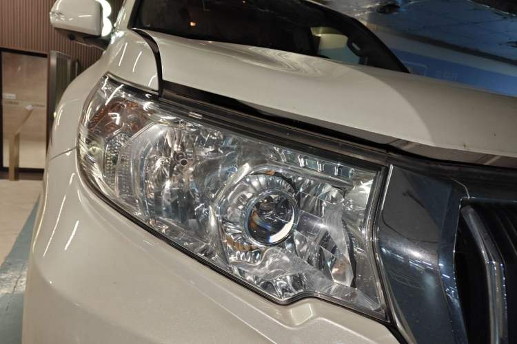 Used Toyota Prado  Right Front Headlight