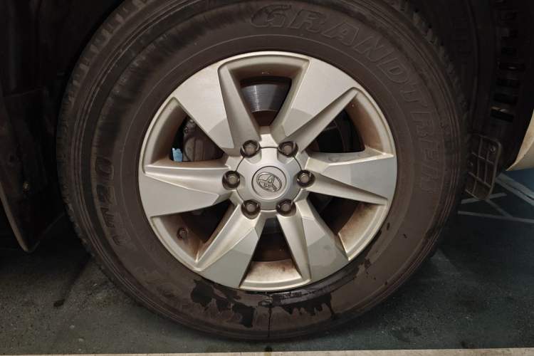 Used Toyota Prado  Right Front Wheel Hub