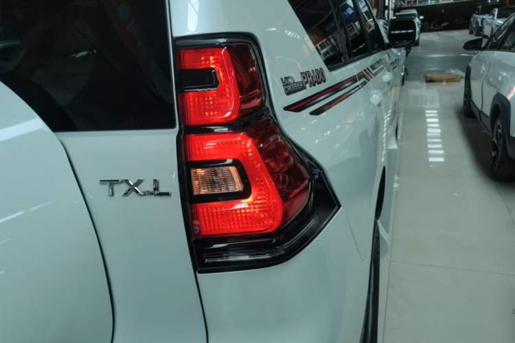 Used Toyota Prado 2022 2.7L Gasoline TX Trim Aluminum Wheels Low-Roof Configuration Base Version – Middle East Right Rear Taillight