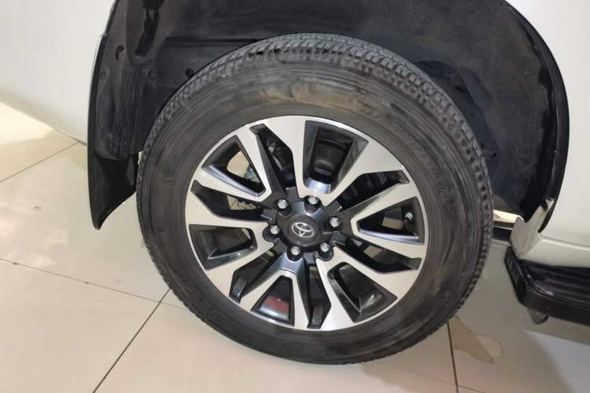 Used Toyota Prado  Right Rear Wheel Hub
