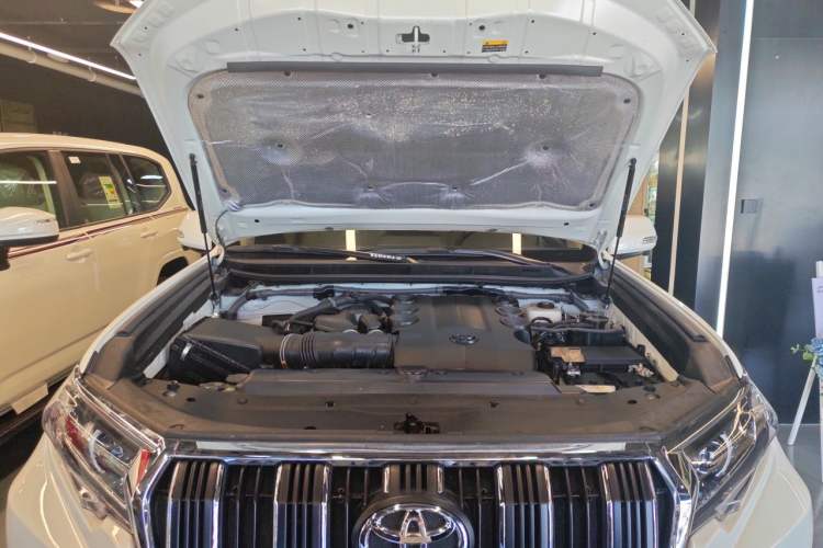 Used Toyota Prado  Engine Bay