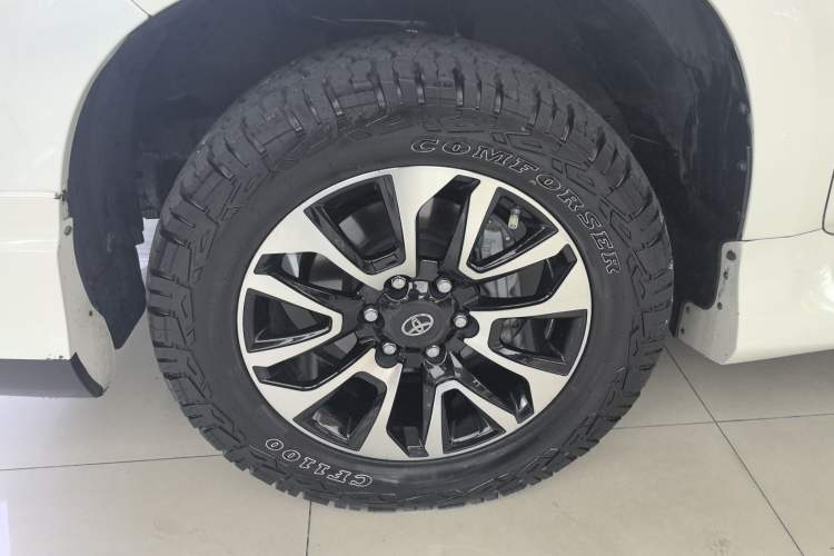 Used Toyota Prado  Left Front Wheel Hub