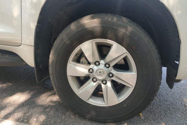 Used Toyota Prado  Right Front Wheel Hub