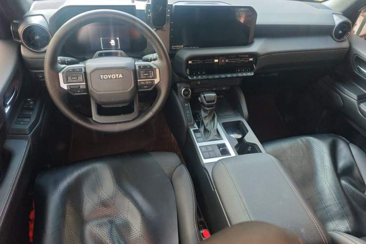 Used Toyota Prado 2024 2.4T All-Terrain TX Version 5 Seats Center Console