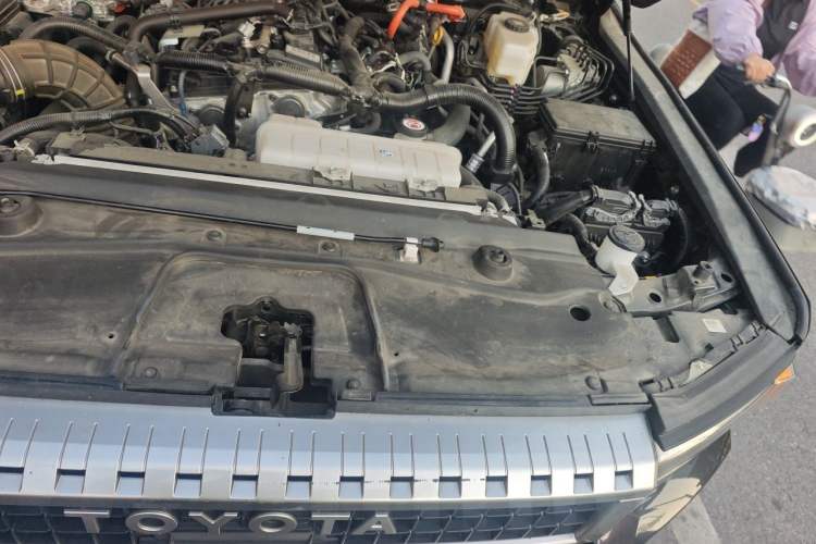 Used Toyota Prado 2024 2.4T All-Terrain TX Version 5 Seats Engine Bay Left